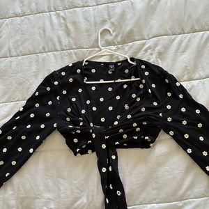 Cute, floral, tie up crop top from Windsor. Size medium